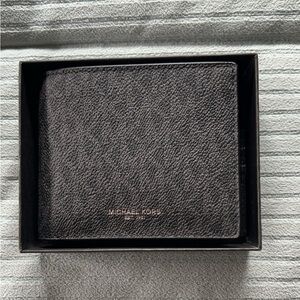 Micheal Kors Mens Leather wallet NWTS